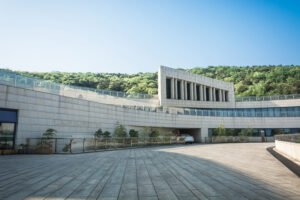 Επιλογή Τοποθεσίας Κλινικής: Γεωγραφική ανάλυση κενών στην αγορά της Αθήνας.