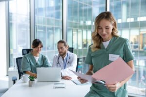 Συμβάσεις εργασίας στο ιατρείο: Νομικά σημεία προσοχής για το ιατρικό προσωπικό